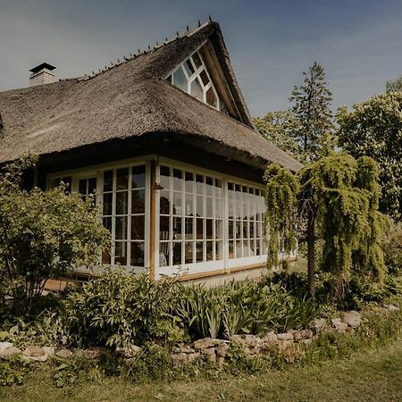 Отель Muhu Tonise Talu Liiva  Экстерьер фото