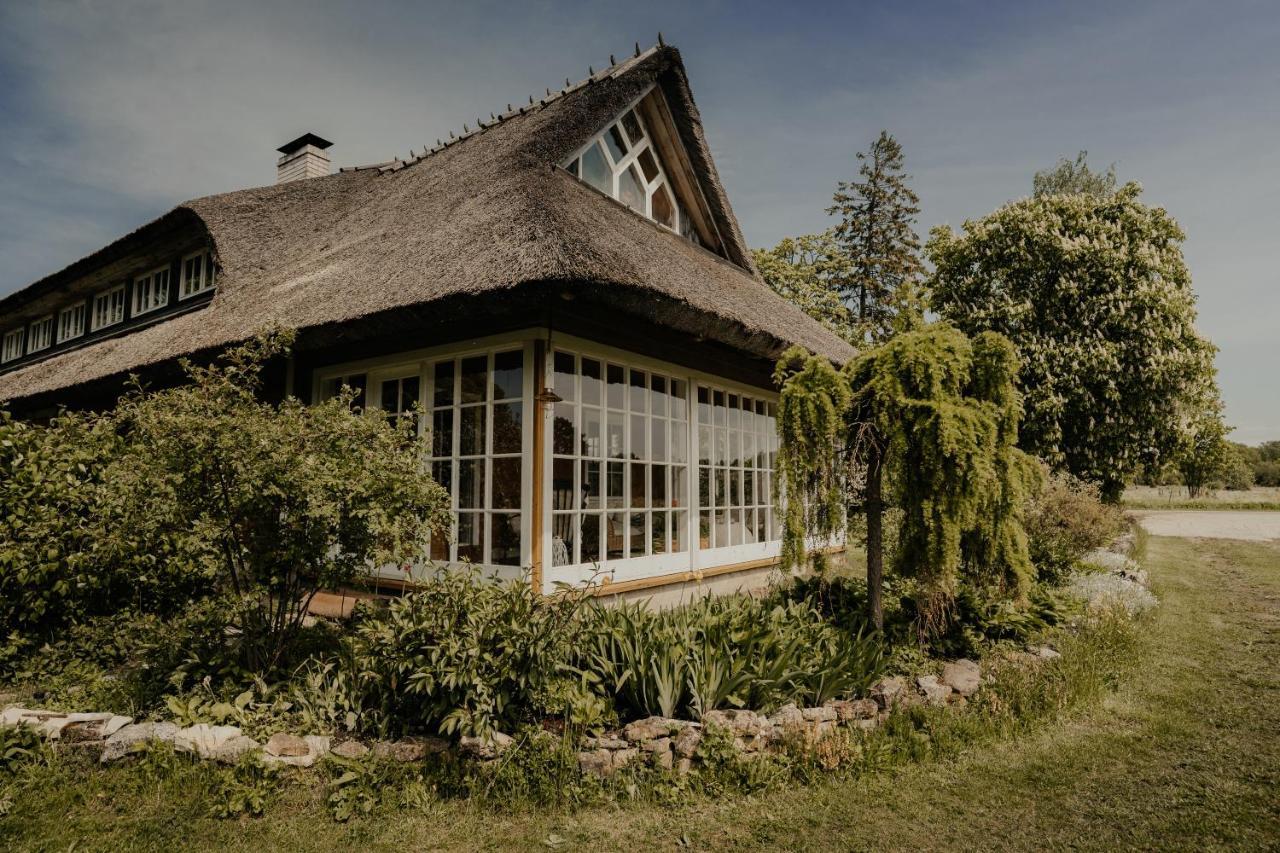Отель Muhu Tonise Talu Liiva  Экстерьер фото